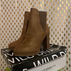 Platform heel boots camel size 8.5